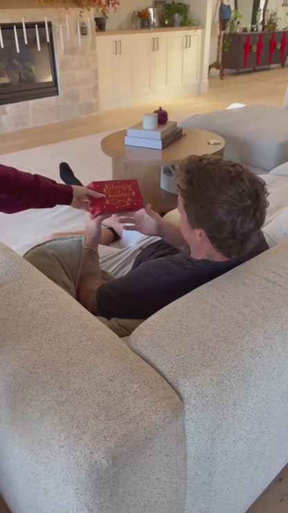 MerryPop Box- A magical pop-up gift box for the holidays! Fill it with money, gift cards or notes and bring a little Christmas magic to your loved ones. ✨